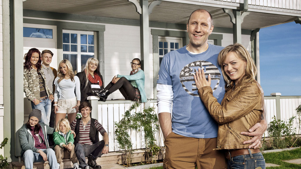 Patchwork Family - so fühlt sich Familie an: (v.l.n.r.) Antonia, Michelle, David, Fabian, Louisa, Rudi, Nele, Käthe, Michael und Christina (Foto: SAT.1 / Bernd Jaworek)
